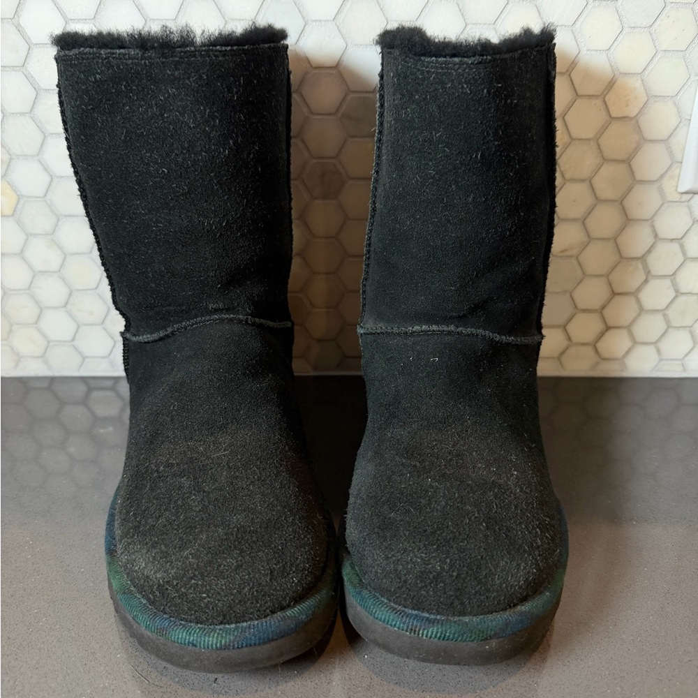 UGG CLASSIC SHORT STUD BOOTS Black With agree and Blue Tartan Size 8 W Back Zip